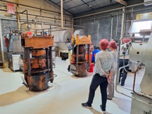 Visite des ateliers de fabrication d'huiles artisanales chez MAISON GUÉNARD